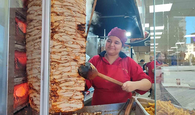 14 yaşında dönerci ustası oldu