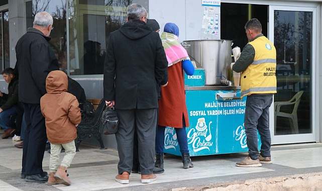 HALİLİYE BELEDİYESİ, SOĞUK KIŞ SABAHLARINDA SICAK ÇORBA İKRAM EDİYOR