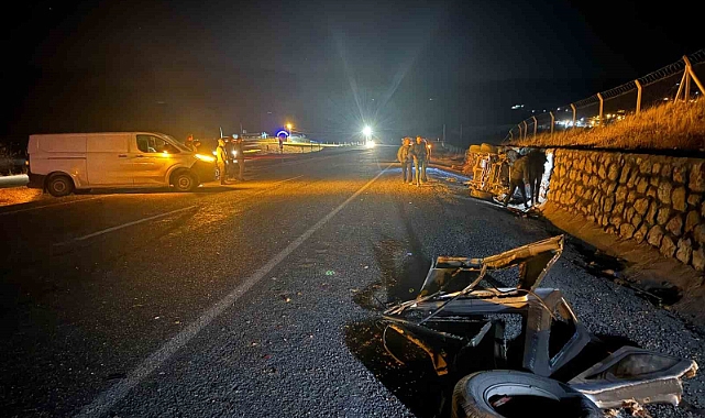 Kamyonet ile otomobil çarpıştı: 4 ağır yaralı