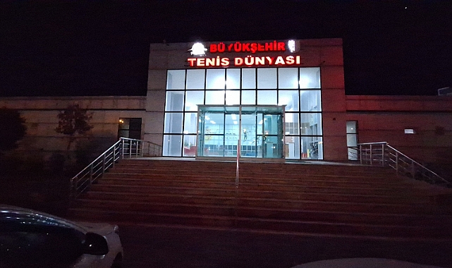 TENİS DÜNYASI GECE IŞIKLANDIRMA SİSTEMİ YENİLENDİ