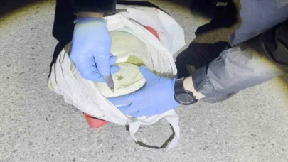 Otomobilde 1 kilo toz esrar ele geçirildi: 2 tutuklama