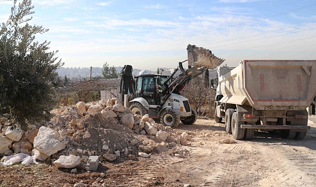 BÜYÜYEN KARAKÖPRÜ’DE YENİ YOLLAR AÇILIYOR