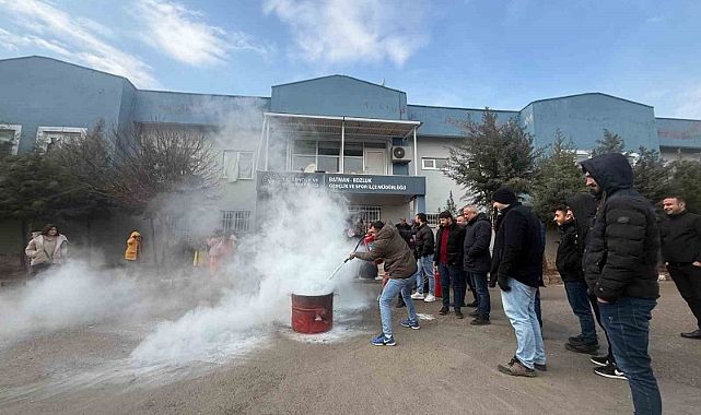 Kozluk Gençlik Merkezinde gerçeğini aratmayan yangın tatbikatı