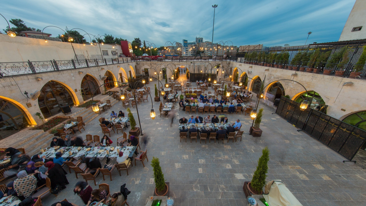 Şanlıurfalı restoranlarda iftar hazırlığı