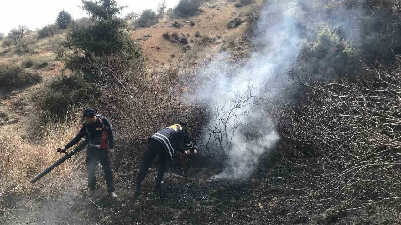 Çıkan ot yangını söndürüldü