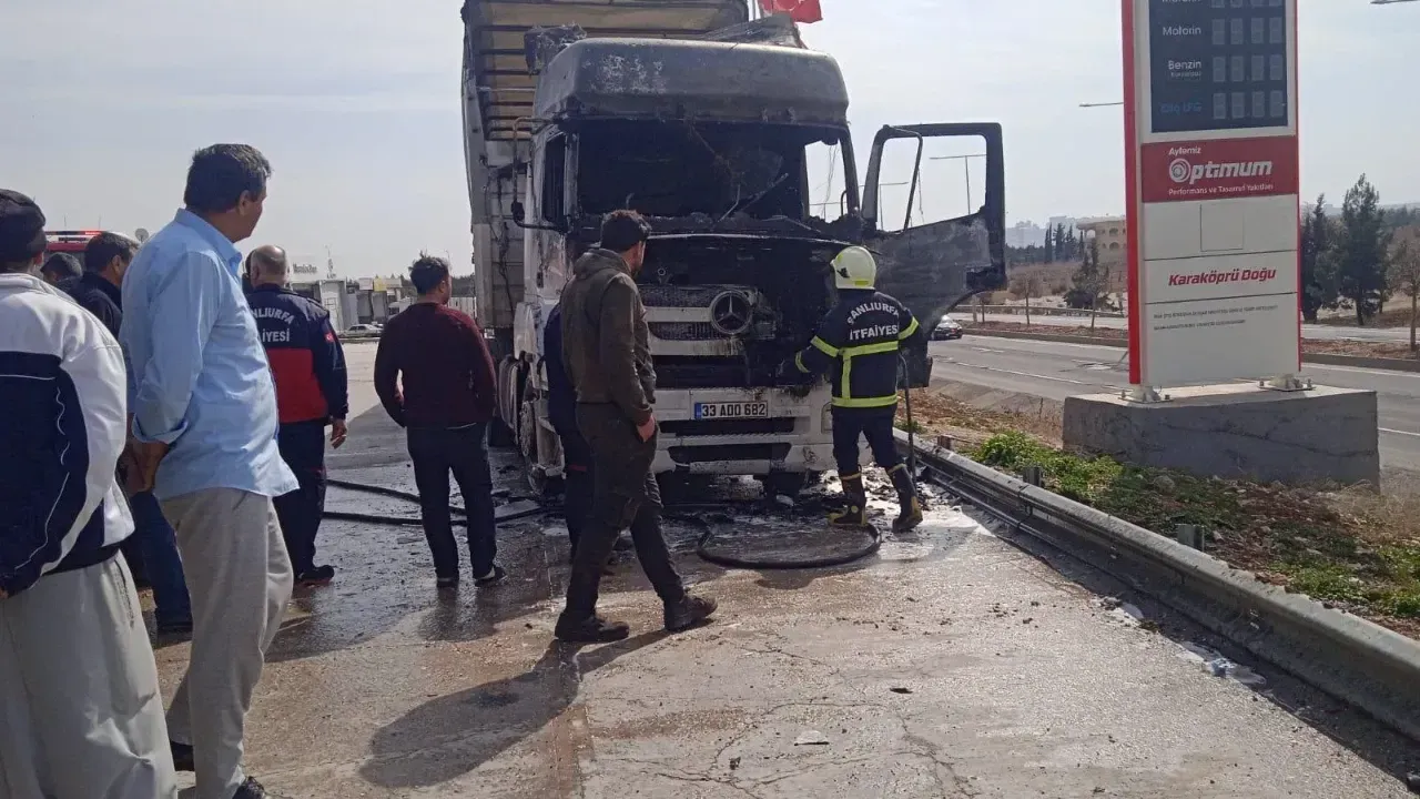 Şanlıurfa’da Tır Alev Alev Yandı