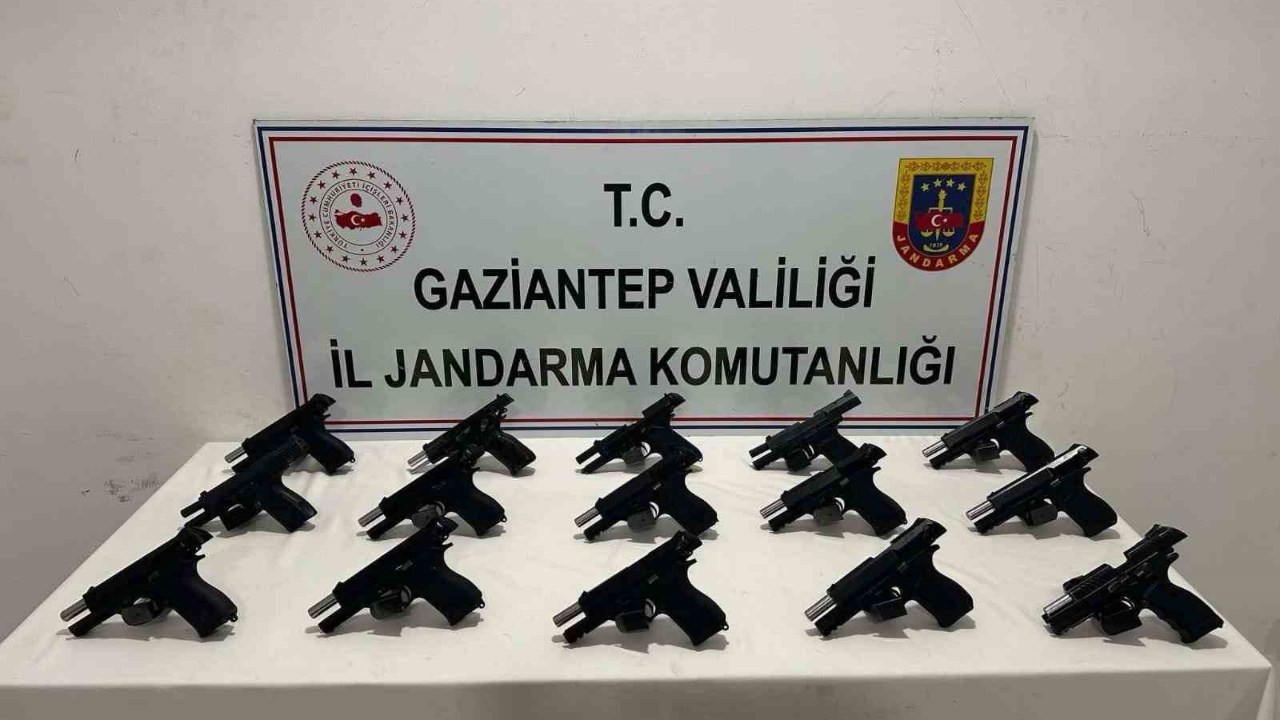 30 adet kaçak silah ele geçirildi: 3 şahıs tutuklandı