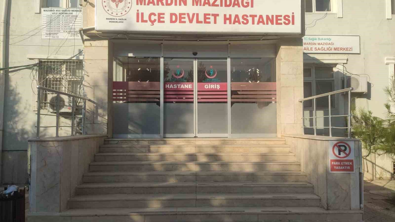 minibüs ile kamyonet çarpıştı: 13 yaralı