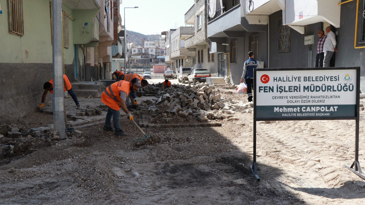 HALİLİYE’DE GÜVENLİ ULAŞIM AĞI İÇİN YOLLAR ONARILIYOR