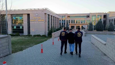 Yakalanmamak için sahte kimlik kullanıp sürekli imaj değiştirdi, jandarmadan kaçamadı