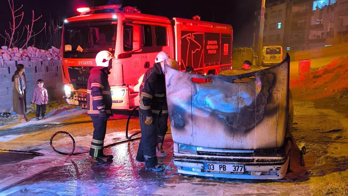 Şanlıurfa’da otomobil alevlere teslim oldu