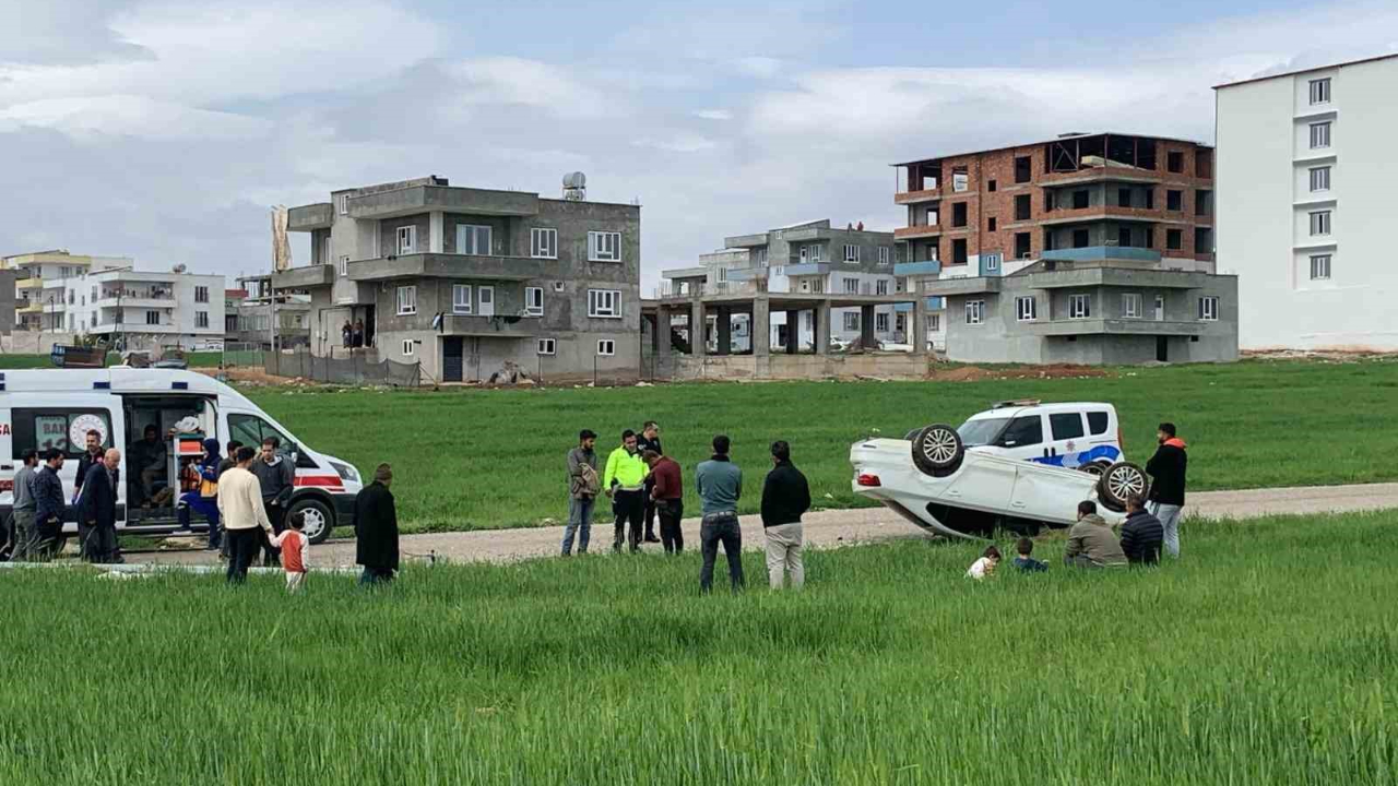 Direğe çarpan otomobil takla attı: 4 yaralı