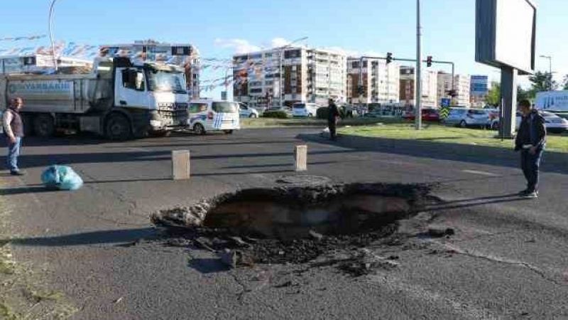 Asfalt çöktü, yol ulaşıma kapatıldı