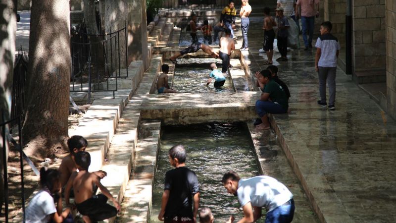 Urfa'da sıcak hava bunaltıyor