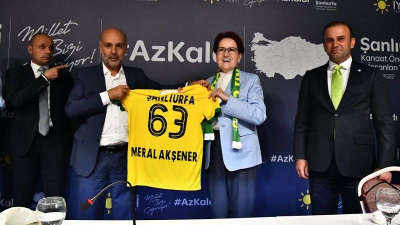 Meral Akşener'e Urfaspor forması