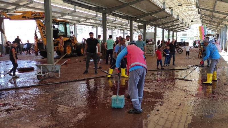 Belediye ekipleri bayramda yoğun mesai yapıyor