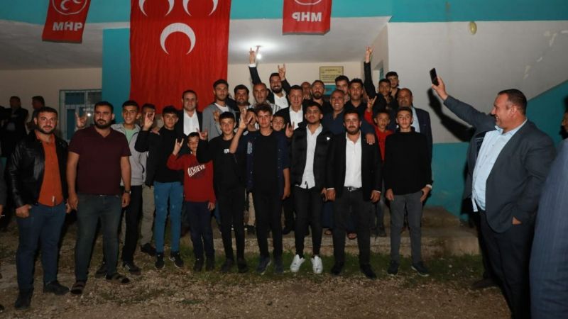 MHP’li adaylar girmedik mahalle bırakmıyor!