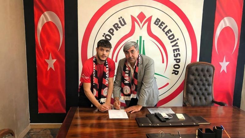 Karaköprüspor  Emirhan Korkmaz'la sözleşme tazeledi