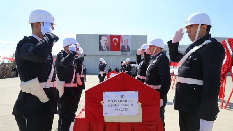 Şehit polis memurları son yolculuklarına uğurlandı