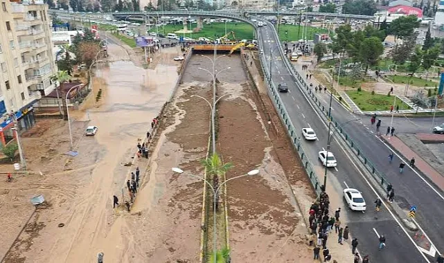Her yağmurda Abide kavşağını trafiğe kapatmak çare değil
