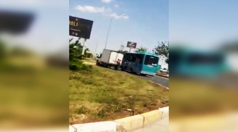 Urfa’da ticari araç ve özel halk otobüsü çarpıştı