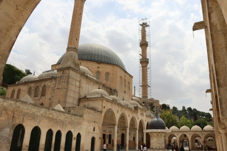 Dergah Camisi minaresi onarılıyor