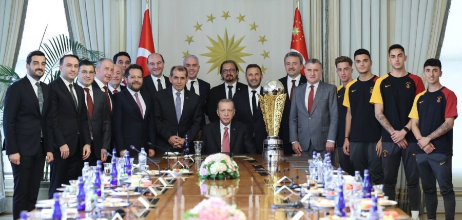 Cumhurbaşkanı Erdoğan Galatasaray ekibini kabul etti