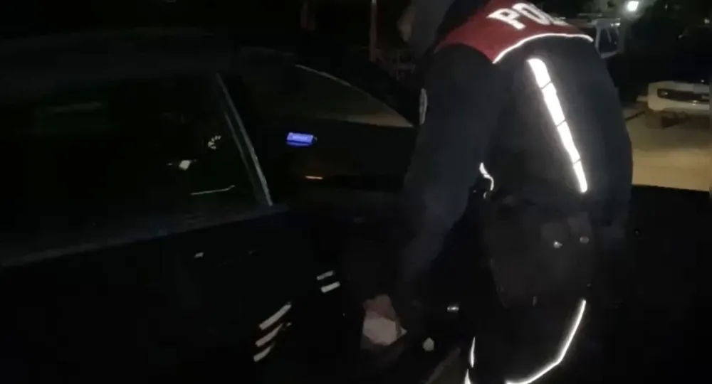 Polisin durdurduğu otomobilden uyuşturucu madde çıktı