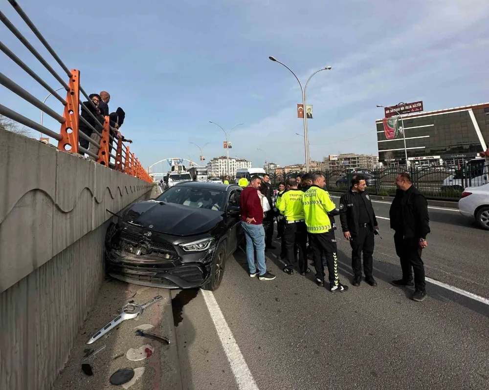 7 aracın karıştığı zincirleme kazada 4 kişi yaralandı