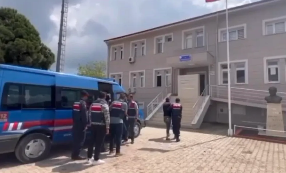 Jandarmanın operasyonunda 10 düzensiz göçmen yakalandı