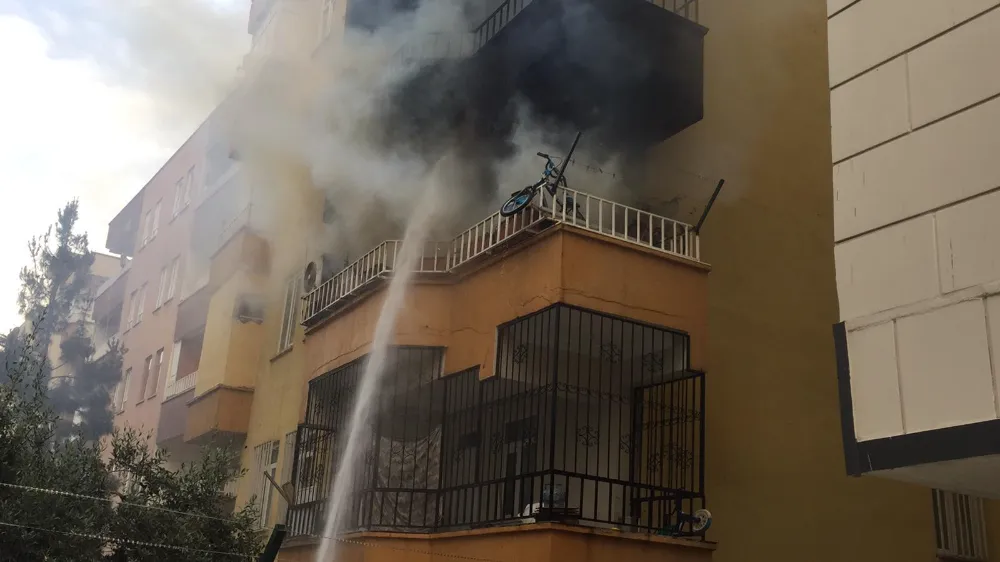 Urfa’da yangın: 8 kişi binada mahsur kaldı 
