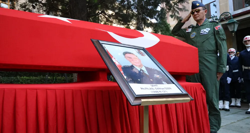 Şehit Pilot Albay Gökhan Özen gözyaşlarıyla son yolculuğuna uğurlandı